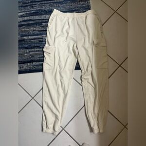 Vuori boyfriend cargo joggers